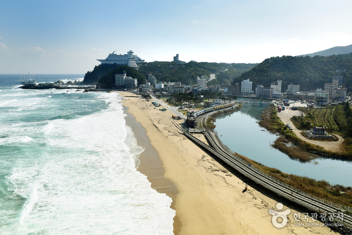 Jeongdongjin Beach (정동진해변)