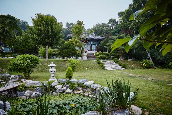 Lotus Lantern International Meditation Center (연등국제선원)