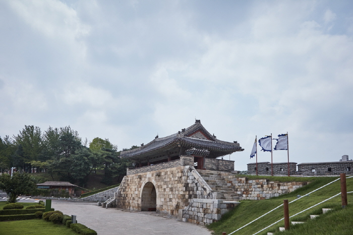 Porte Hwaseomun (화서문)