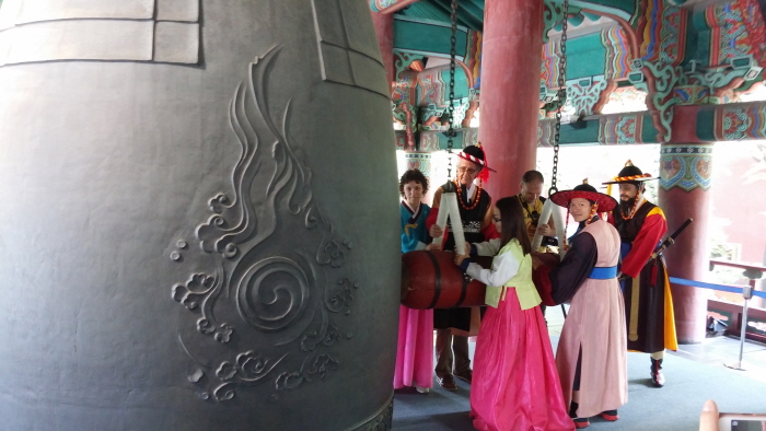 Bosingak Bell-Ringing Ceremony (보신각 상설타종행사)