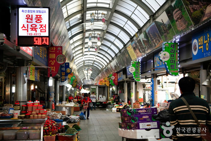 Gyeongju Seongdong Market (경주 성동시장)