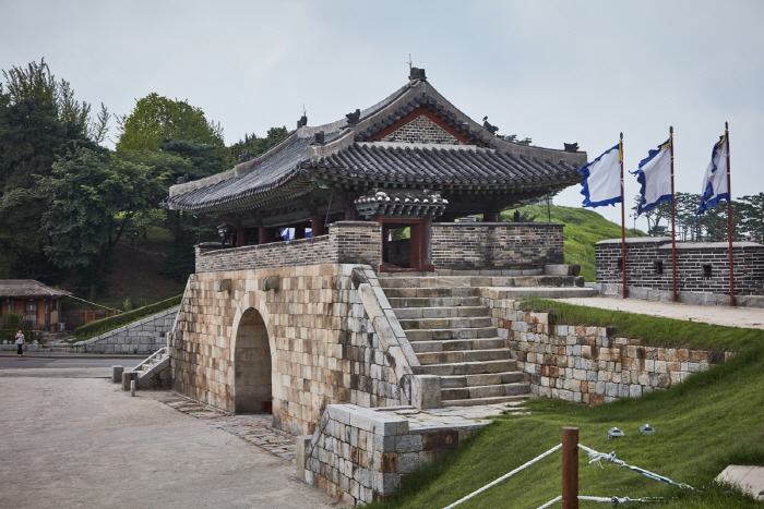 Puerta Hwaseomun (화서문)3