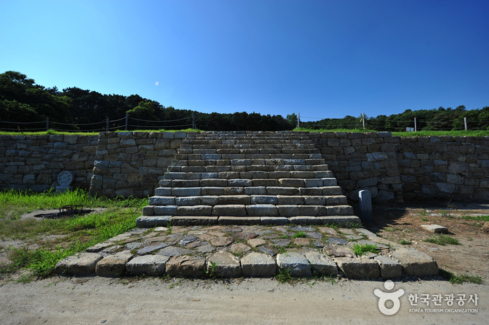Ganghwa Seonwonsa Temple Site (강화 선원사지)
