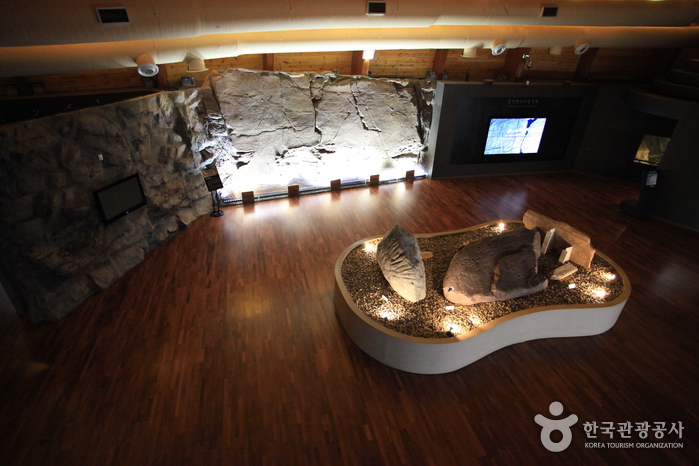 Ulsan Petroglyph Museum (울산암각화박물관)