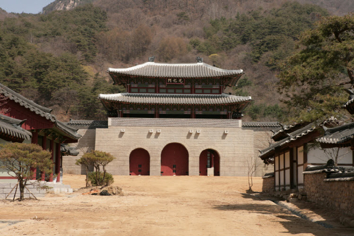 Mungyeongsaejae Open Set (문경새재 오픈세트장)