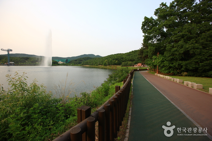 Yuldong Park (율동공원)