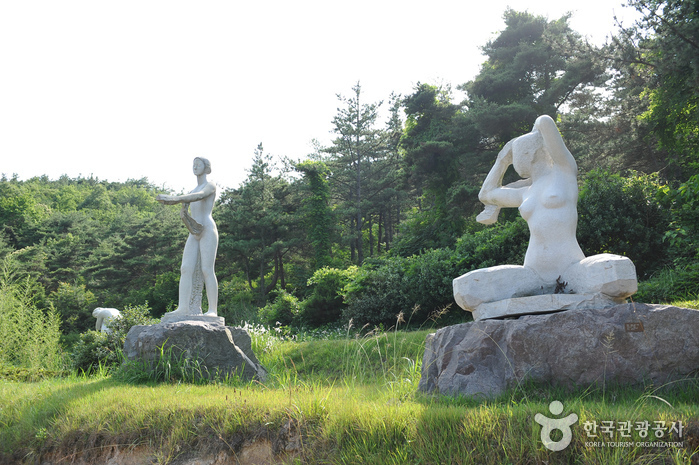 Keumkuwon Sculpture Park (금구원야외조각미술관)