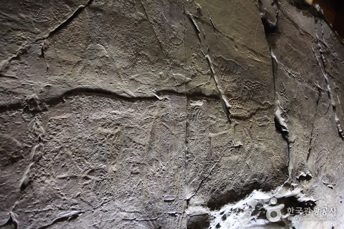 Ulsan Petroglyph Museum (울산암각화박물관)