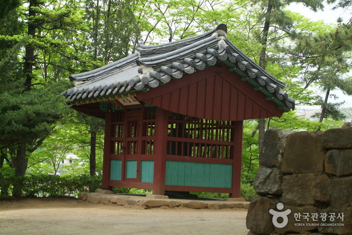 Samcheok Cheokjudonghaebi & Pyeongsutochanbi Monuments (삼척 척주동해비 및 평수토찬비)