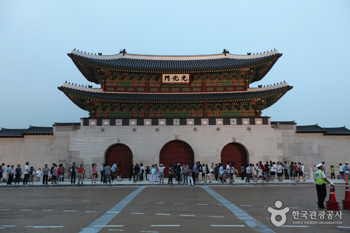 Puerta Gwanghwamun (광화문)11