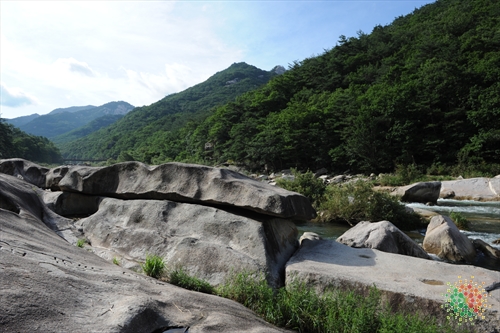 Hwayang Valley (Hwayangdonggyegok Valley) (화양구곡 (화양동계곡))