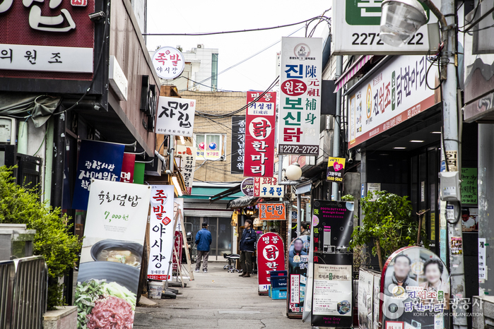 Dongdaemun Dak Hanmari Alley (서울 동대문 닭한마리 골목)
