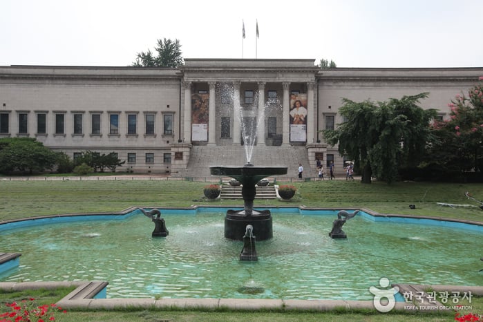 Museo Nacional de Arte Moderno y Contemporáneo en Deoksugung [MMCA] (국립현대미술관 (덕수궁관))