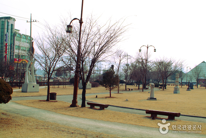 Gongjicheon Sculpture Park (공지천 조각공원)