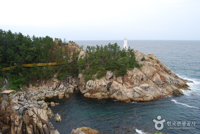 Hajodae Unmanned Lighthouse (하조대 무인등대)
