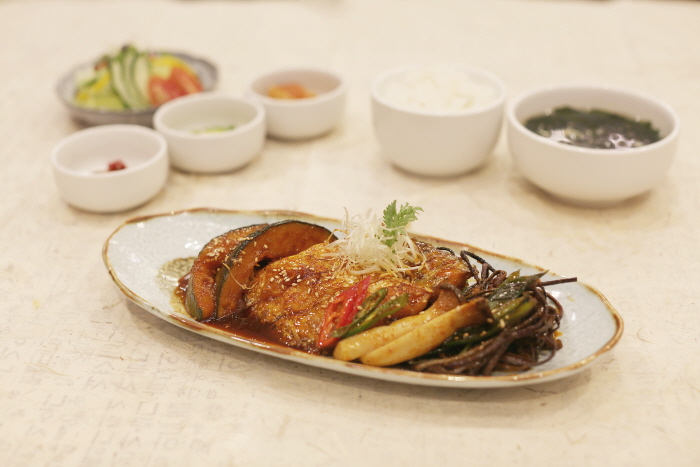 Tammora (Ramada Plaza Jeju) (라마다프라자제주호텔 한식당 탐모라)