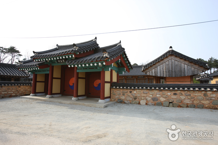 Yeongam Gurim Hanok Village (영암 구림전통한옥마을)