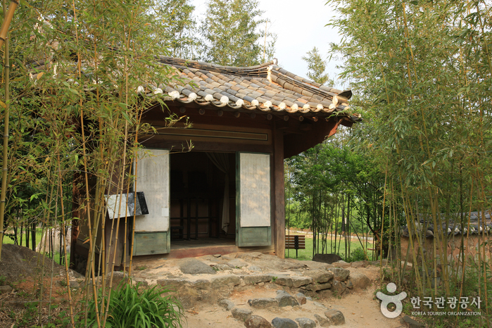 Choi Champandaek (House of Choi Champan) (최참판댁)