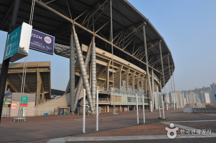 Suwon World Cup Stadium (수원월드컵경기장)