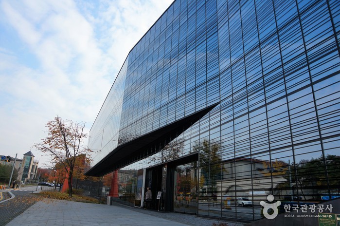 Nam June Paik Art Center (백남준아트센터)