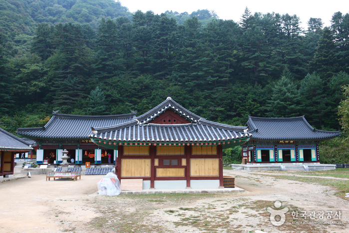 Baekdamsa Temple (백담사)