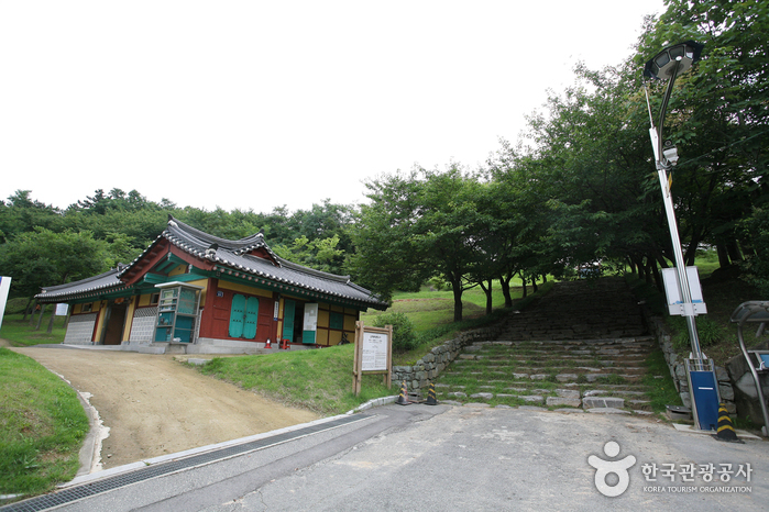 Archaeological Site in Bonghwang-dong, Gimhae (김해 봉황동 유적)