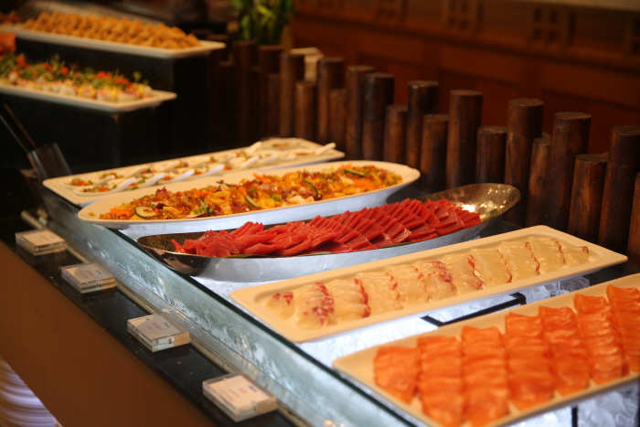 The Blue Buffet & Western Restaurant (Ramada Plaza Jeju) (라마다프라자제주호텔 더블루뷔페레스토랑)