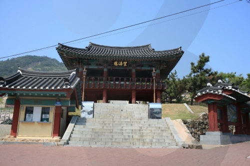 Pavillon Jinnamgwan à Yeosu (여수 진남관)
