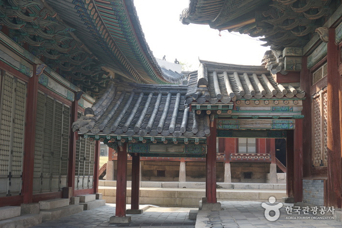 Дворец Чхангёнгун (창경궁)31