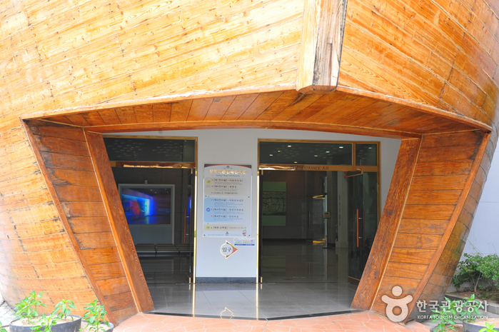 Samcheok Fishing Village Folk Museum (삼척 어촌민속전시관)