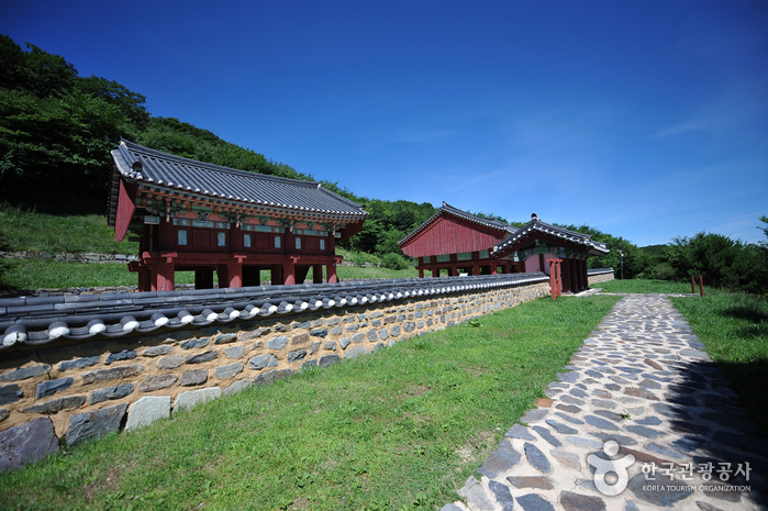 Jeoksangsan National History Archives Site (적상산사고지)