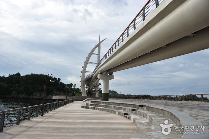 Saeseom Island Saeyeongyo Bridge (새섬 새연교)