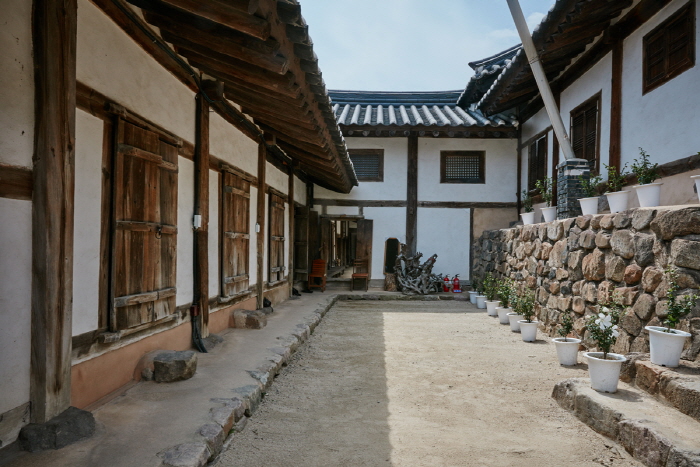 Imcheonggak House (안동 임청각)