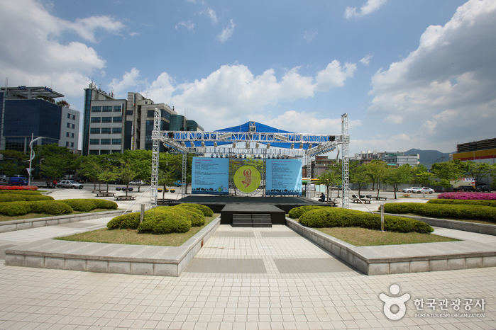 Uijeongbu Arts Center (의정부 예술의전당)