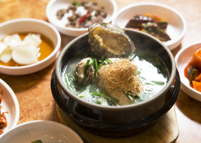 Daegaya Samgyetang (대가야삼계탕)