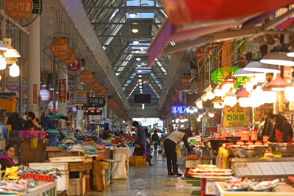 購物景點查詢: 韓國觀光公社束草觀光水產市場(舊中央市場)(속초관광수산시장(구중앙시장)) < 購物景點查詢< 購物美食< 韓國觀光公社