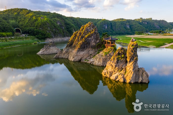 Eight Scenic Views of Danyang (단양 팔경)