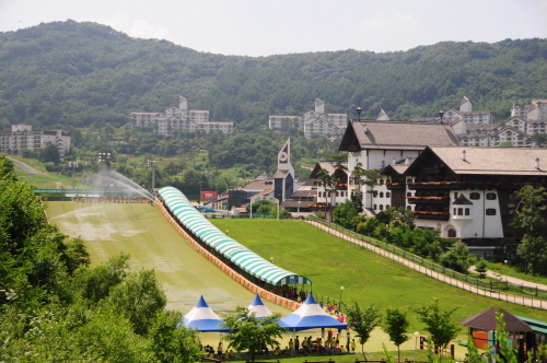Deogyusan Resort Sledding Hills (무주덕유산리조트 썰매장)