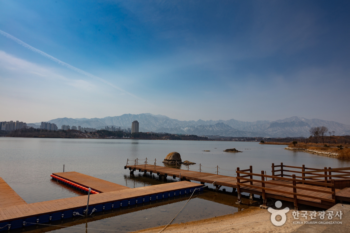 Yeongnangho Lake (영랑호)
