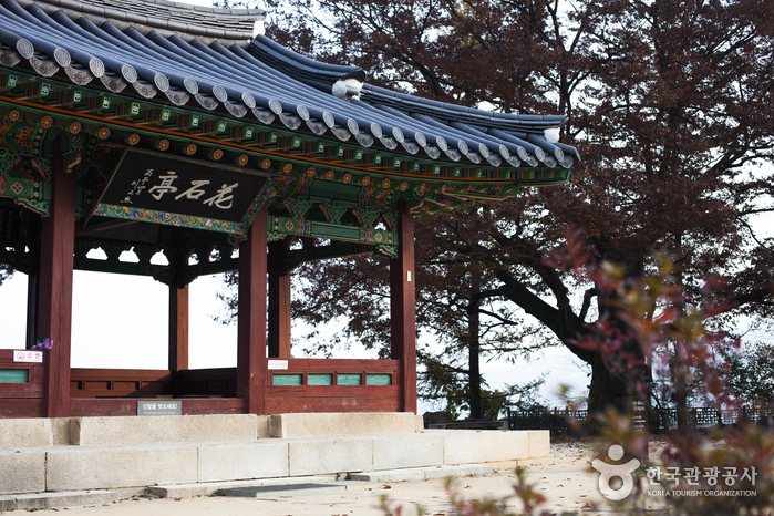 Hwaseokjeong Pavilion (화석정)