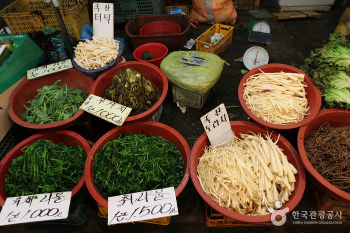Seoul Gyeongdong Market (서울 경동시장)