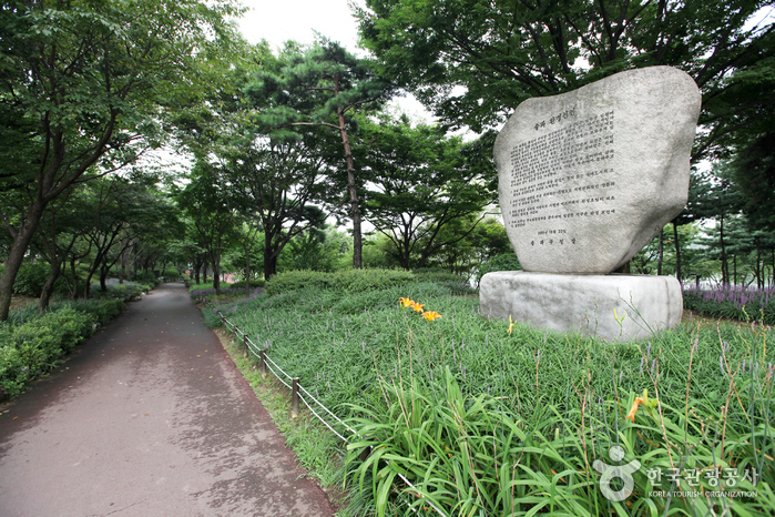 Songpa Naru-Park (See Seokchonhosu) (송파나루공원(석촌호수))