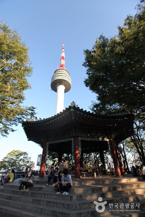 Namsan Octagonal Pavilion (남산 팔각정)