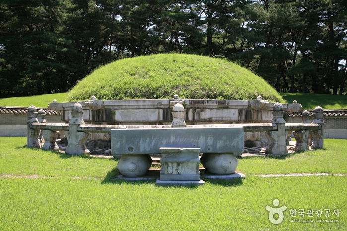 Hongneung and Yureung Royal Tombs [UNESCO World Heritage] (남양주 홍릉(고종과 명성황후)과 유릉(순종과 순명,순정 황후) [유네스코 세계문화유산])