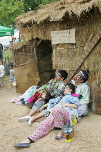 Eumseong Pumba Festival (음성 품바축제)