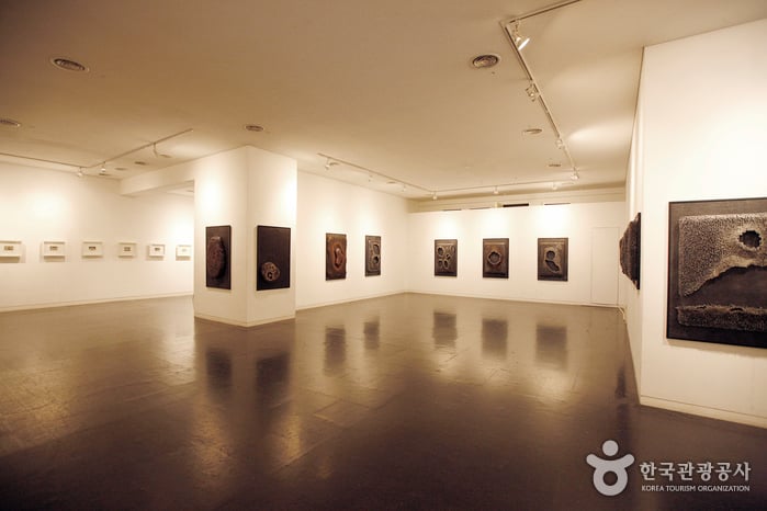 Seoul Art Center Gongpyeong Gallery (서울아트센터 공평갤러리)