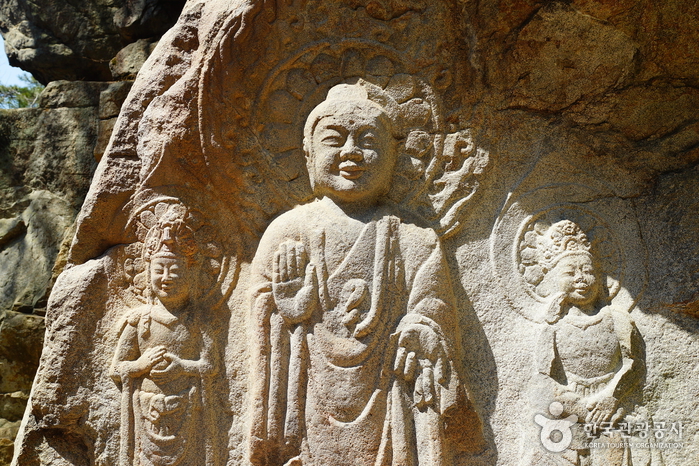 Высеченные на скале статуи Будды в Сосане (Йонхёнри) (서산 용현리 마애여래삼존상)3 Miniatura
