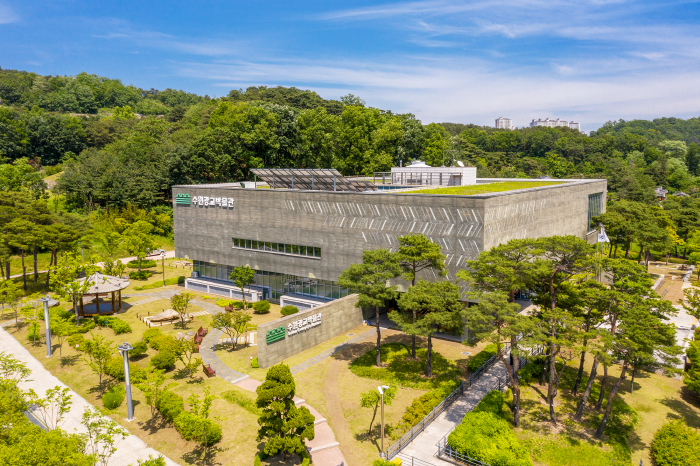 Suwon Gwanggyo Museum (수원광교박물관)