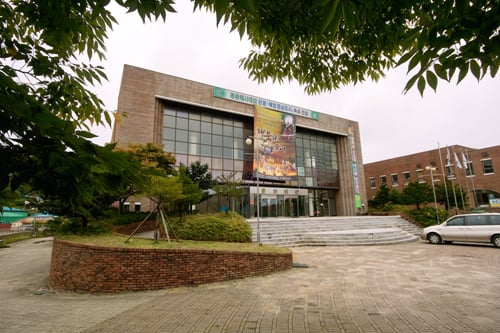Sokcho Culture Center (속초문화회관)