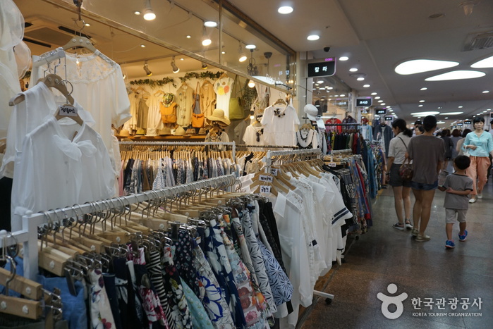 Goto Mall - Gangnam Terminal Underground Shopping Center (고투몰 (강남터미널 지하도상가))